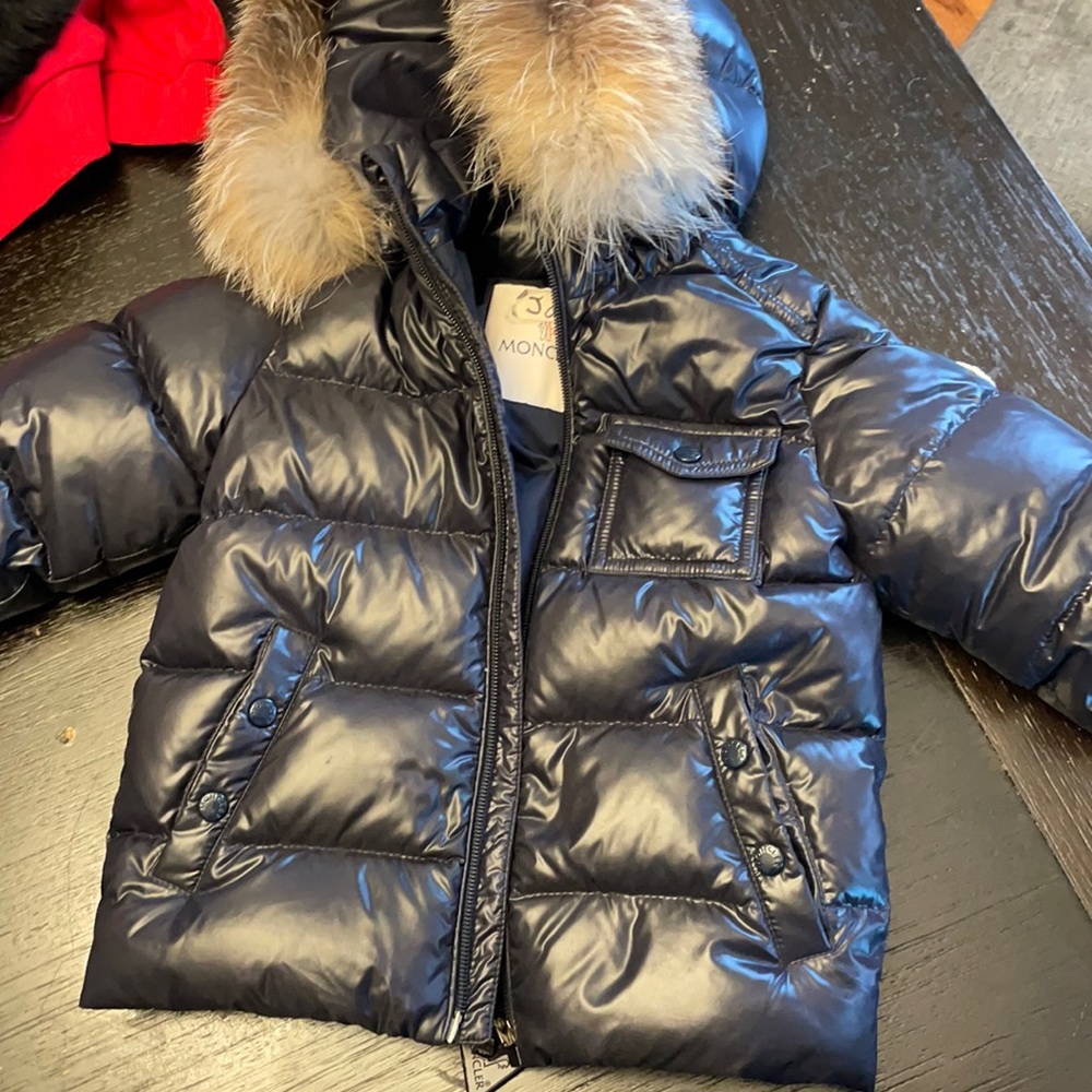 a authentic moncler coat  it’s still like new